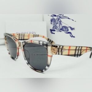 ‼️SOLD‼️BURBERRY vintage check/dark grey BE4432U 412287 54 sunglasses